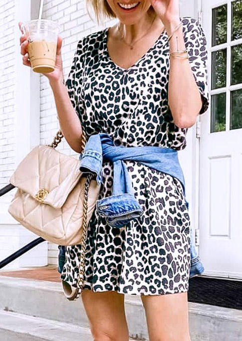 

Mini Dresses Leopard Pocket V-Neck Mini Dress in Leopard. Size: ,M,L