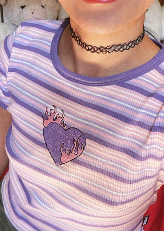 

Crop Tops Heart Striped O-Neck Crop Top in Purple. Size: ,M,L