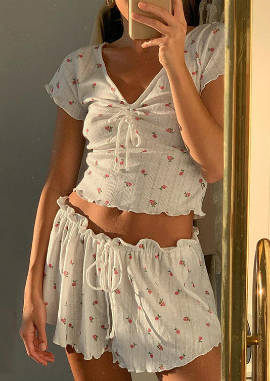 

Two-Piece Sets Floral Drawstring V-Neck Crop Top And Shorts Two-Piece Set in White. Size: ,M,L