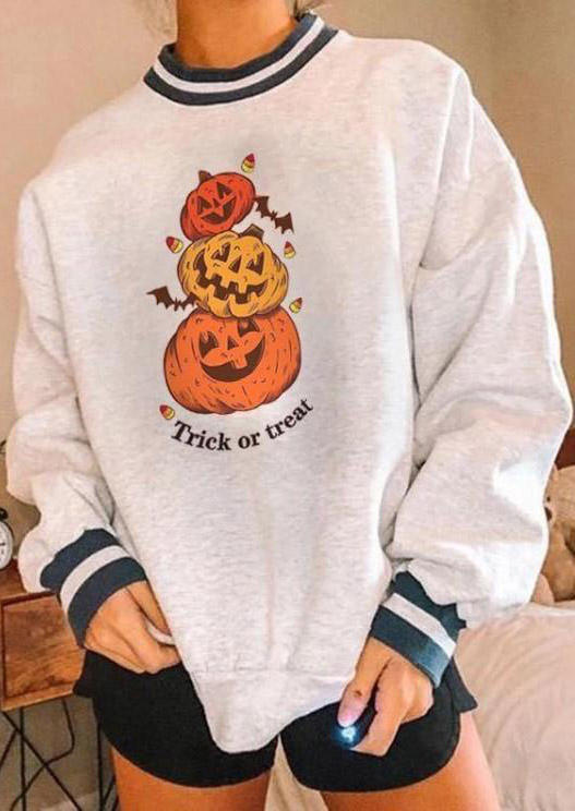 

Sweatshirts Pumpkin Face Trick Or Treat Sweatshirt in Light Grey. Size: ,XL