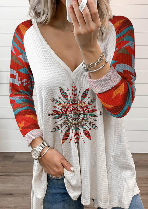 

Blouses Western Aztec Geometric Feather Blouse in White. Size: ,M,L,XL