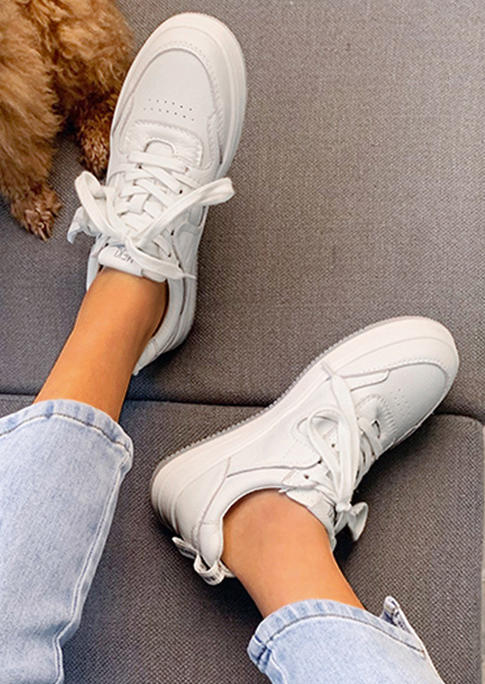 

Sneakers Lace Up Round Toe Flat Sneakers in White. Size: ,37,38,39,40