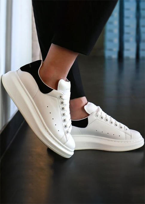 

Sneakers Color Block Lace Up Round Toe Flat Sneakers in White. Size: ,37,38,39,40