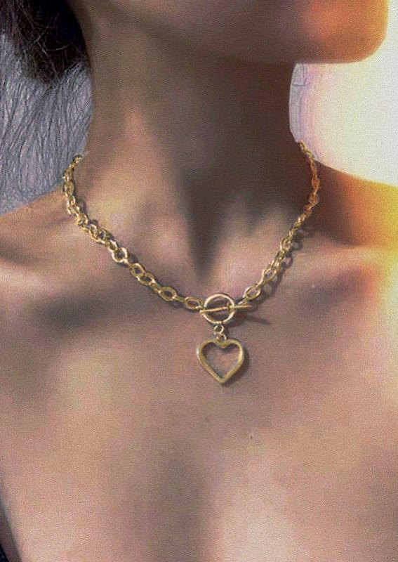 

Necklaces Vintage Hollow Out Heart Pendant Necklace in Gold. Size