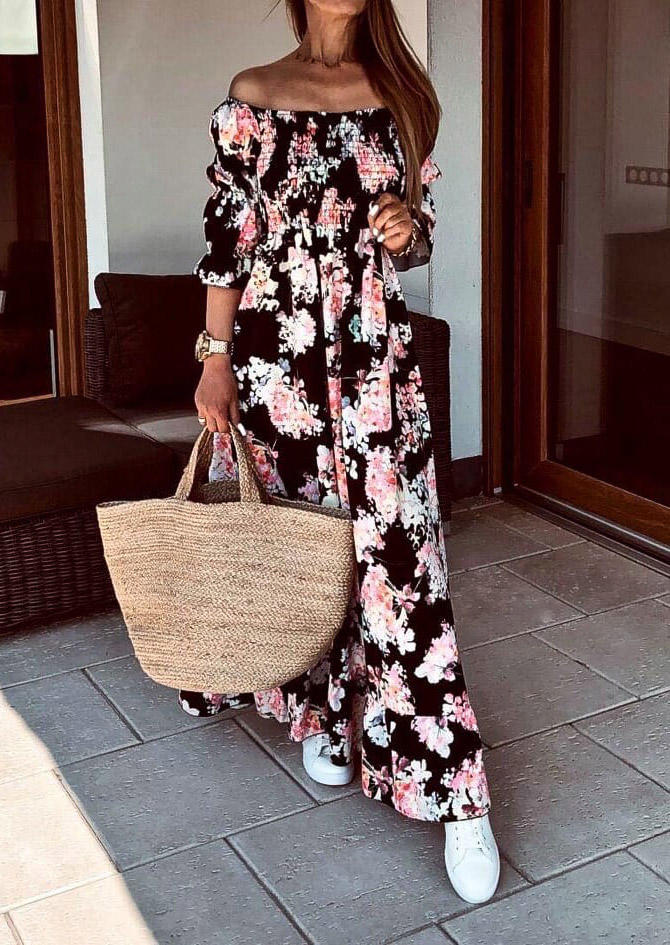 

Maxi Dresses Floral Smocked Off Shoulder Maxi Dress in Black. Size: ,M,L,XL