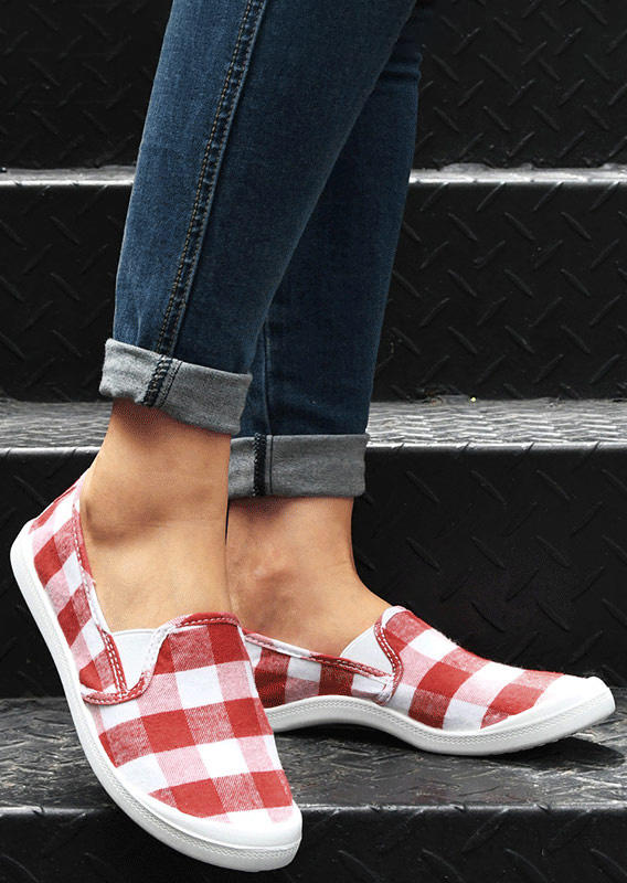 

Sneakers Plaid Slip On Round Toe Sneakers in Red. Size: ,40,41