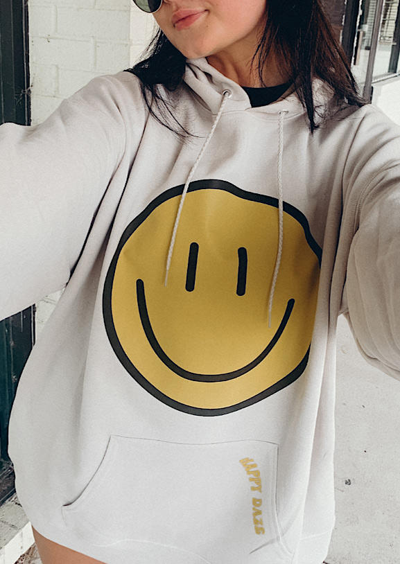 

Hoodies Happy Smiley Drawstring Long Sleeve Hoodie in Apricot. Size: ,L,XL