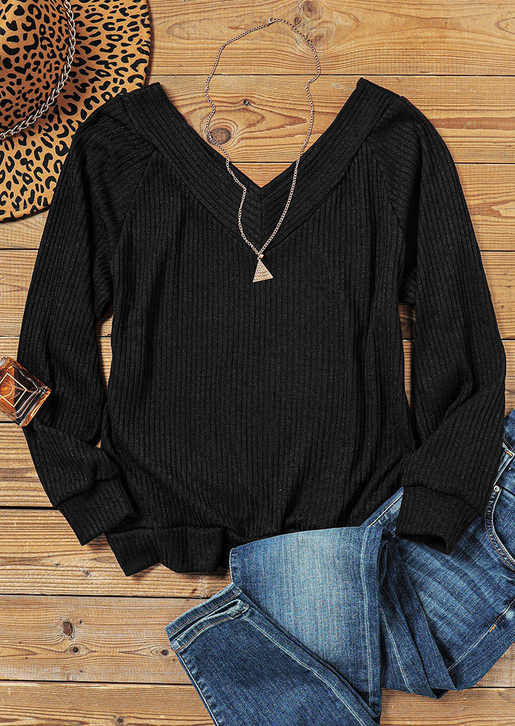 Sweaters Raglan Sleeve V-Neck Sweater in Black. Size: S