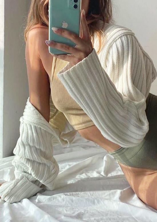 

Coats Long Sleeve Sweater Crop Coat in White. Size: ,M,L,XL