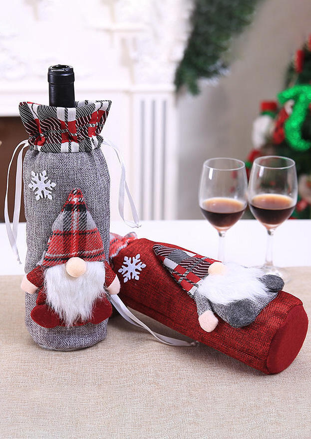 

Christmas Decoration Plaid Santa Claus Gnomies Drawstring Wine Bottle Cover in Red. Size