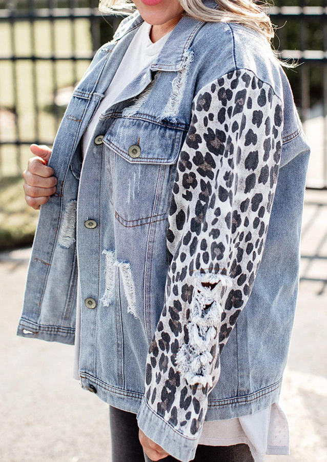 

Coats Pocket Leopard Button Denim Coat in Light Blue. Size: ,M,L,XL