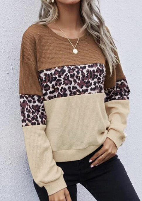 

Sweatshirts Leopard Color Block Pullover Sweatshirt in Multicolor. Size: ,M,L,XL