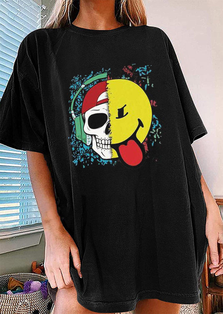 

T-shirts Tees Halloween Skeleton Smiley T-Shirt Tee in Black. Size: ,M,L,XL