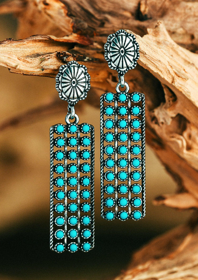 

Earrings Turquoise Geometric Floral Alloy Stud Earrings in Cyan. Size