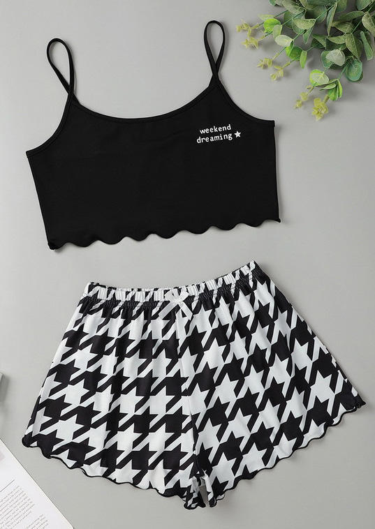 

Sleepwear Weekend Dreaming Camisole And Houndstooth Shorts Pajamas Set in Black. Size: ,M,L,XL