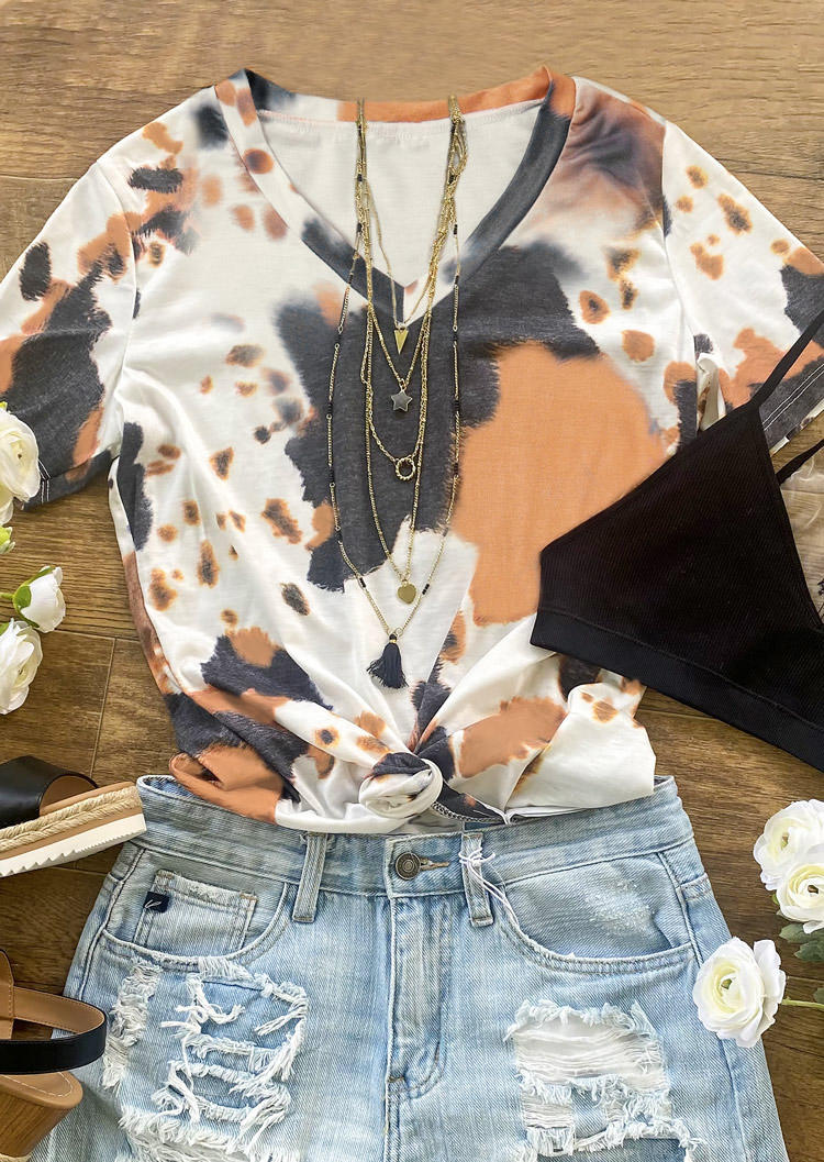 

T-shirts Tees Cow V-Neck Short Sleeve T-Shirt Tee in Multicolor. Size