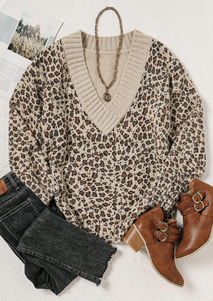 Sweaters Leopard Pullover Long Sleeve V-Neck Sweater in Leopard. Size: S