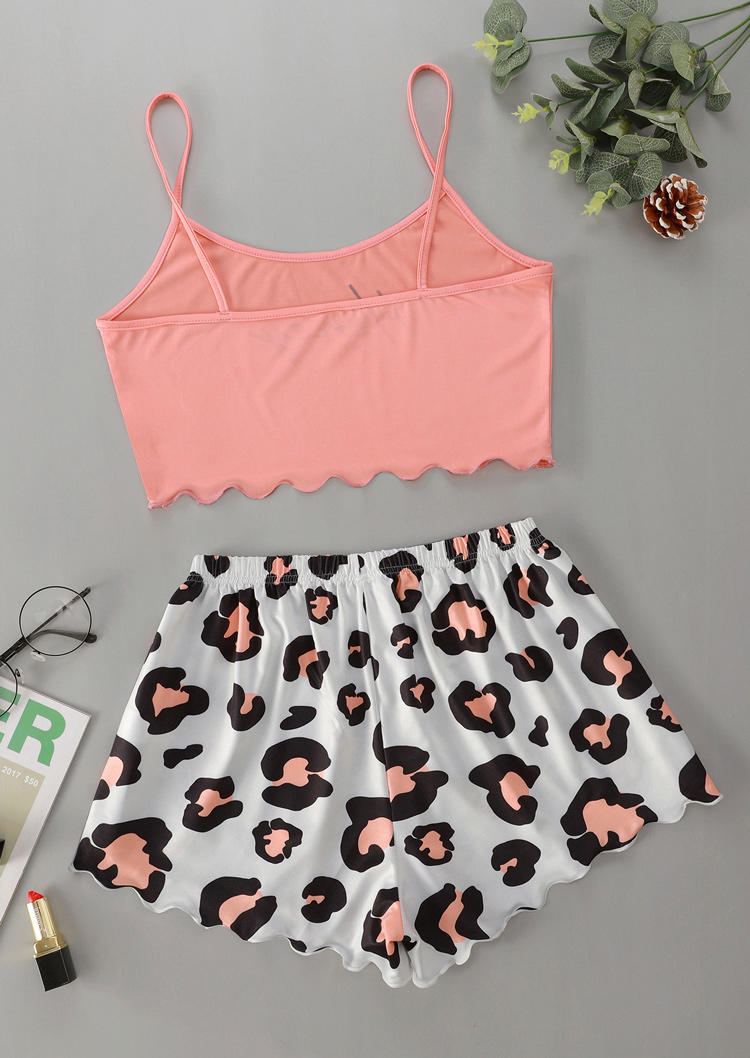 

Sleepwear Honey Crop Camisole And Leopard Shorts Pajamas Set in Pink. Size