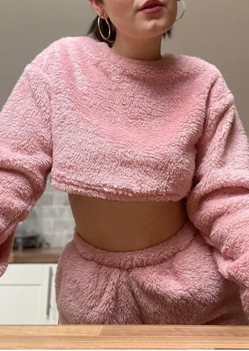 

Sleepwear Fuzzy Long Sleeve Crop Top And Shorts Pajamas Set in Pink. Size: ,M,L,XL