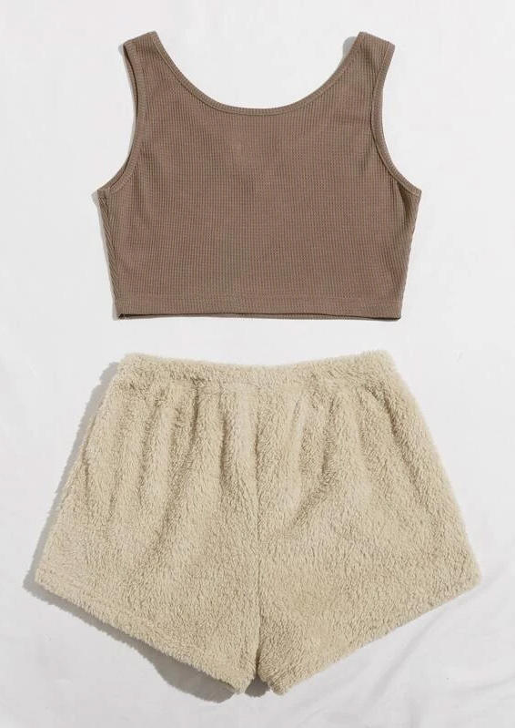 

Sleepwear Notched Neck Crop Top And Fuzzy Bowknot Shorts Pajamas Set in Coffee. Size: ,M,L,XL