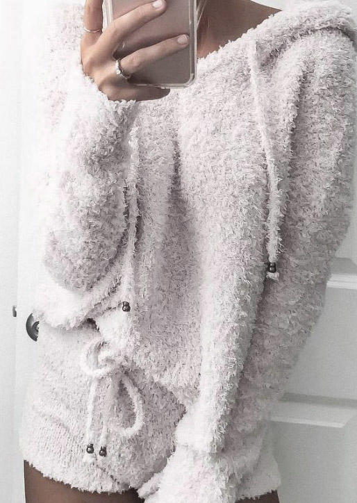 

Sleepwear Fuzzy Hoodie And Shorts Pajamas Set in Light Grey. Size