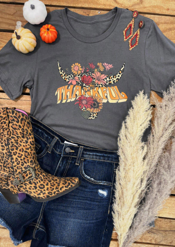 

T-shirts Tees Thankful Leopard Steer Skull Floral T-Shirt Tee - Dark Grey in Gray. Size: L