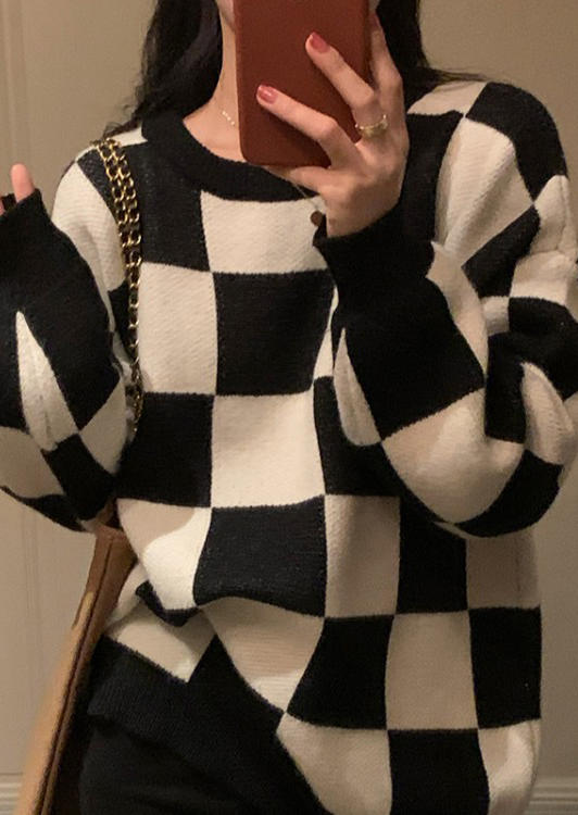 

Sweaters Checkerboard Plaid Long Sleeve O-Neck Sweater in Plaid. Size