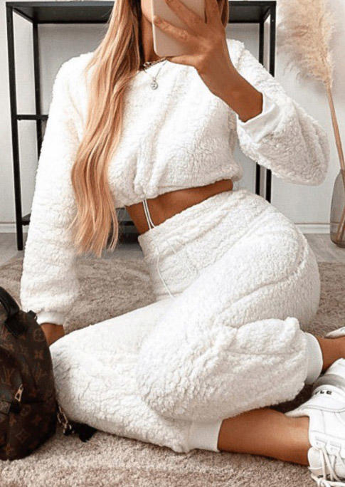 

Two-Piece Sets Fuzzy Crop Sweatshirt And Sweatpants Two-Piece Set in White. Size: ,M,L,XL