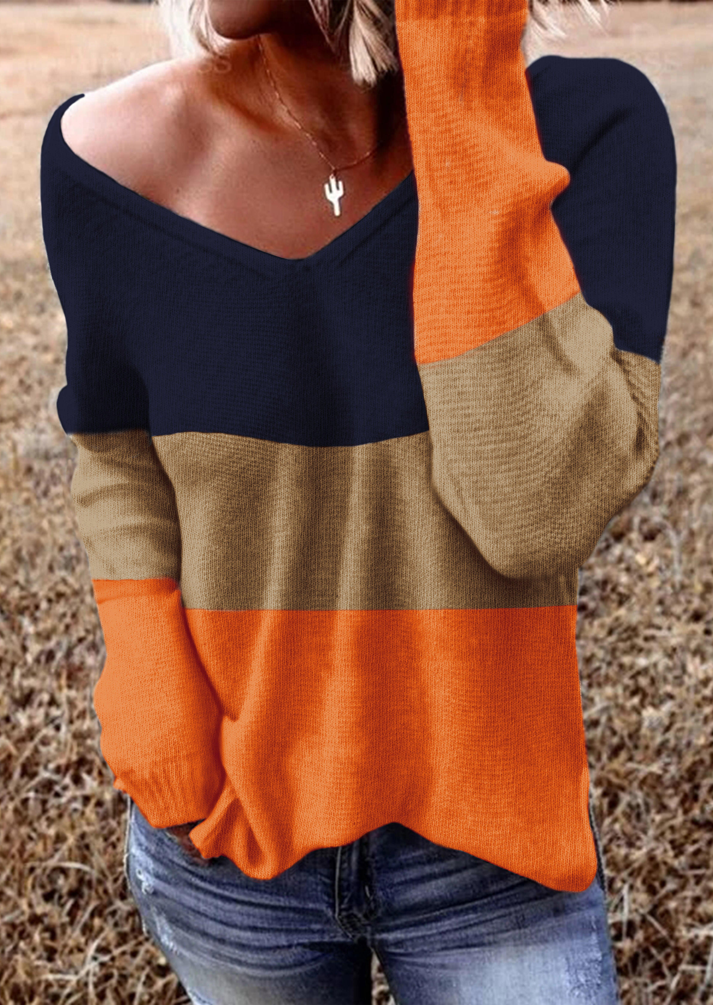

Sweaters Color Block Long Sleeve V-Neck Sweater - Burgundy in Red. Size