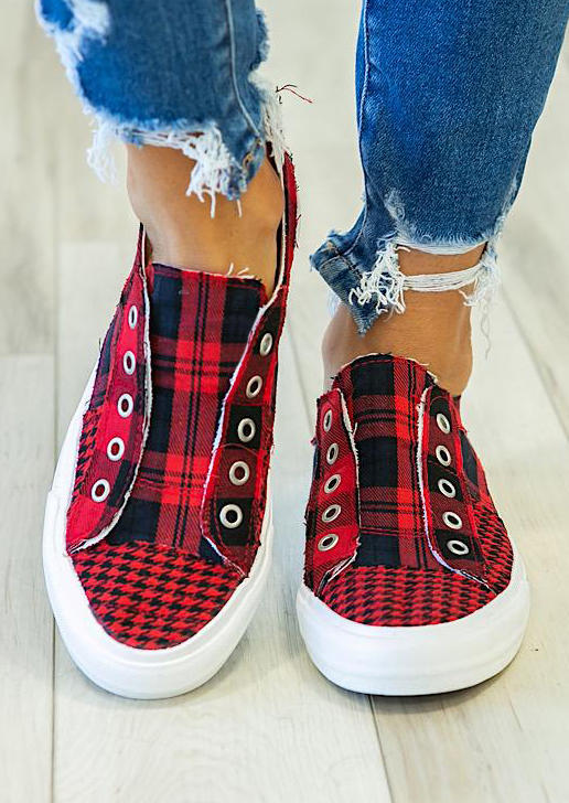 

Sneakers Buffalo Plaid Round Toe Flat Sneakers in Red. Size: ,38,39,40,41
