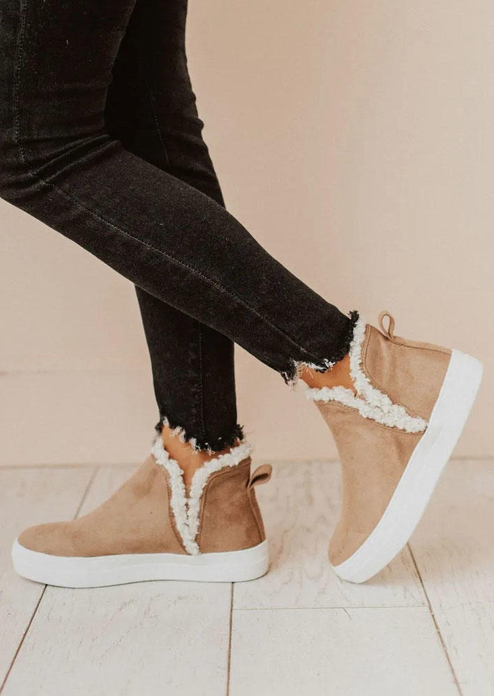 

Sneakers Plush Round Toe Slip-On Sneakers in Apricot. Size: ,38,39,40,41