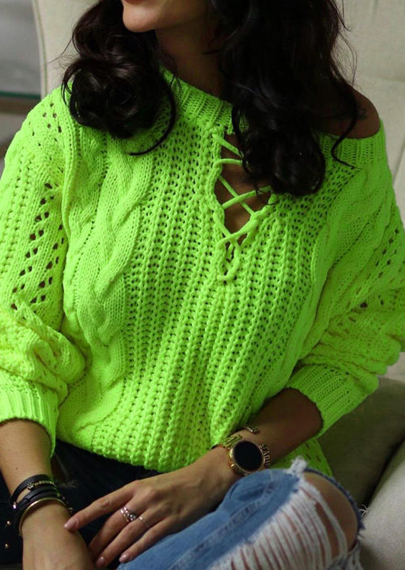 

Sweaters Criss-Cross Knitted Long Sleeve Sweater in Green. Size: ,M,L,XL