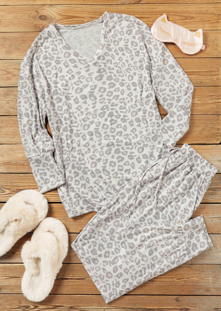 Sleepwear Leopard Blouse And Drawstring Pants Pajamas Set in Leopard. Size: L,XL