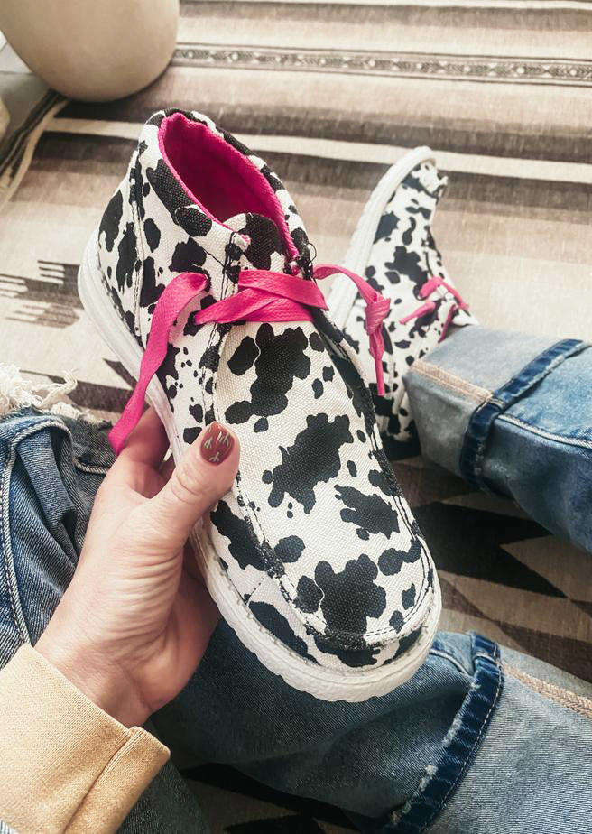 

Sneakers Cow Leopard Round Toe Flat Sneakers in Leopard. Size: ,38,39,40,41