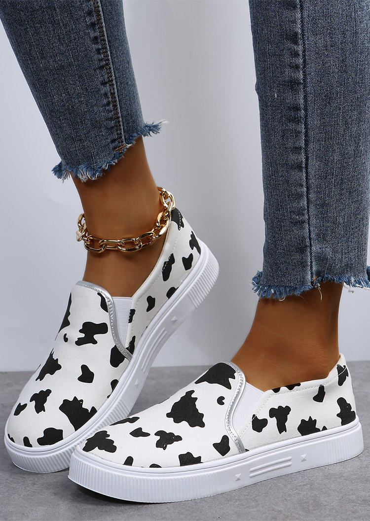 

Sneakers Cow Round Toe Flat Sneakers in White. Size: ,41