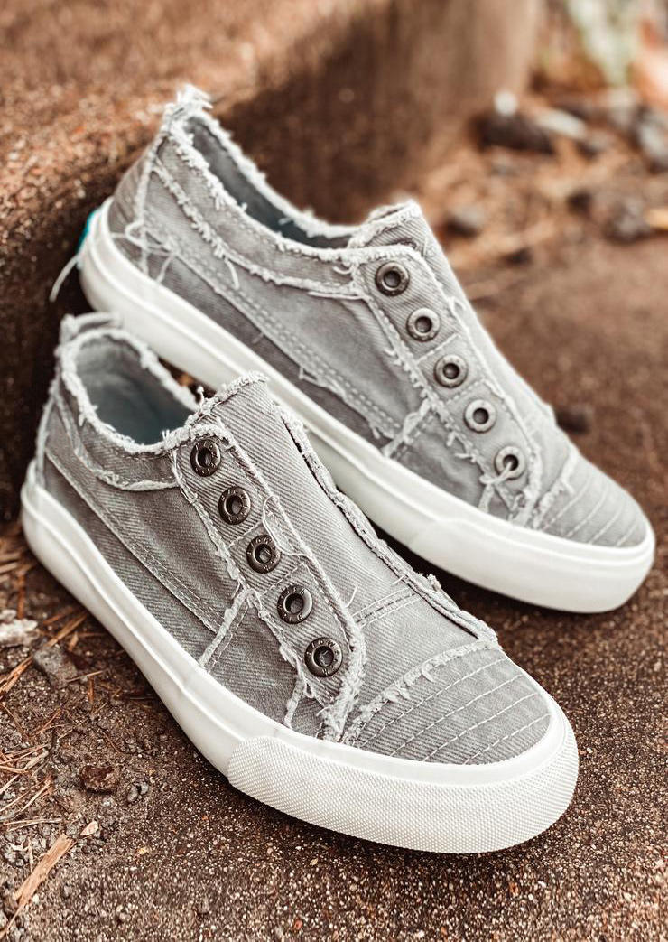 

Sneakers Slip-On Round Toe Sneakers in Gray. Size: ,38,39,40,41