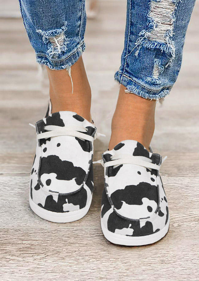 Sneakers Cow Round Toe Flat Sneakers in Black. Size: 39,40