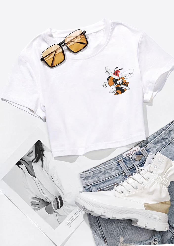 

Crop Tops Graphic O-Neck Crop Top in White. Size: ,M,L,XL