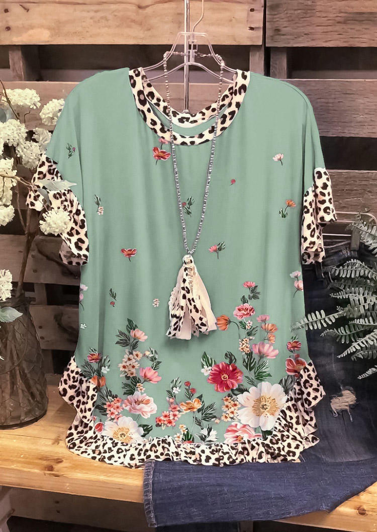 Blouses Leopard Floral O-Neck Blouse in Light Green. Size: S