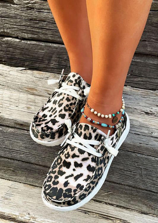 Sneakers Leopard Slip On Round Toe Flat Sneakers in Leopard. Size: 37,38,39,40,41