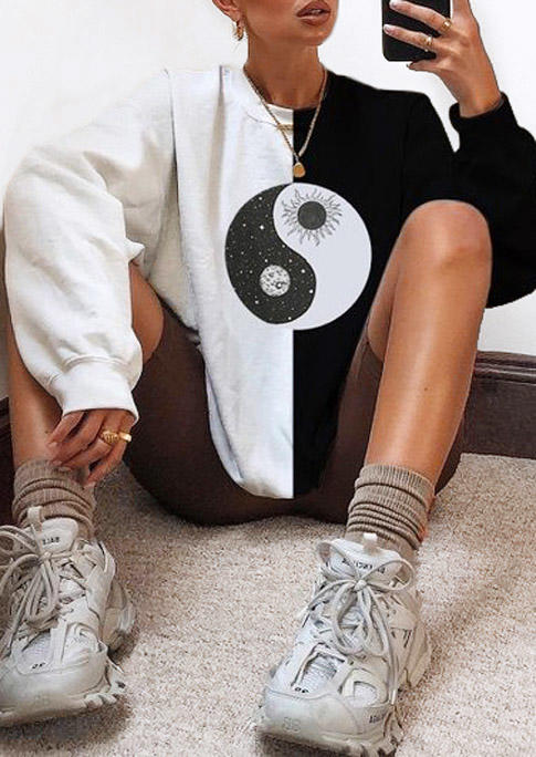 

Sweatshirts Sun Moon Color Block Pullover Sweatshirt in White. Size: ,M,L,XL