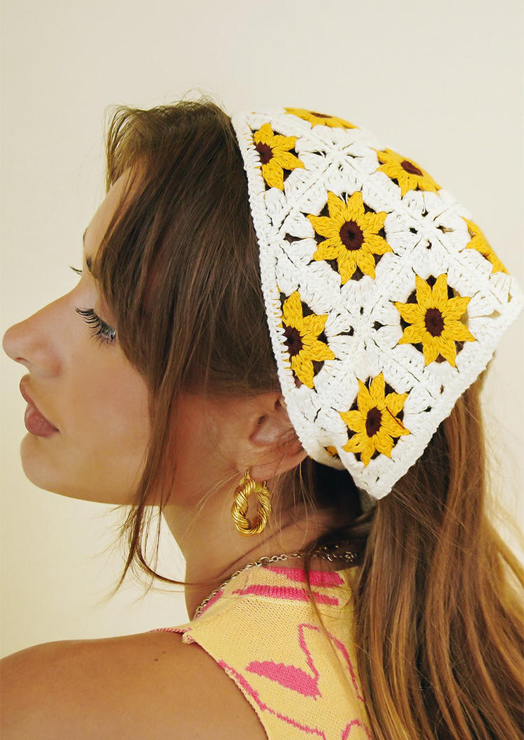 

Daisy Crochet Knitted Triangle Headband in Green. Size