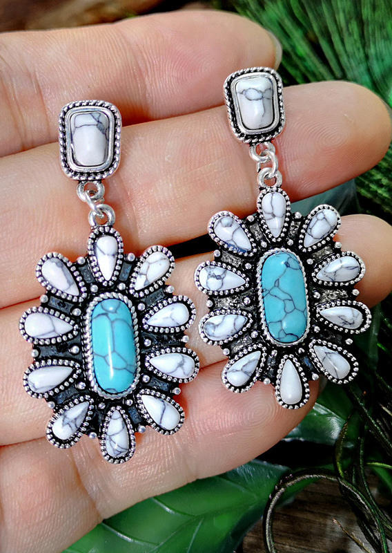 

Earrings Vintage Turquoise Alloy Earrings in Silver. Size
