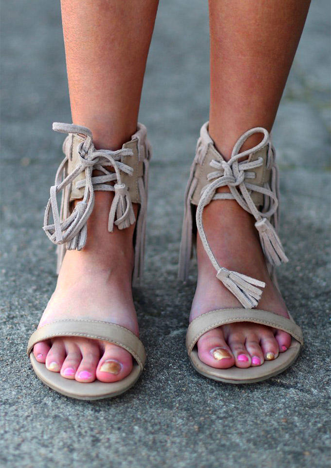 

Sandals Tassel Western Lace Up Flat Sandals in Khaki. Size: ,38,39,40,41