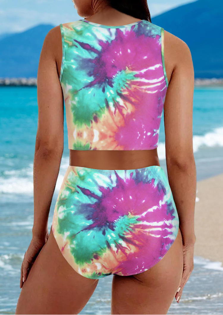 

Tankinis Tie Dye Twist Tankini Set in Multicolor. Size: ,M,L,XL