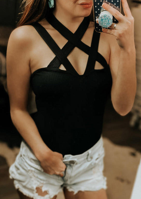 Tank Tops Open Back Criss-Cross Cut Out Camisole in Black. Size: L,M