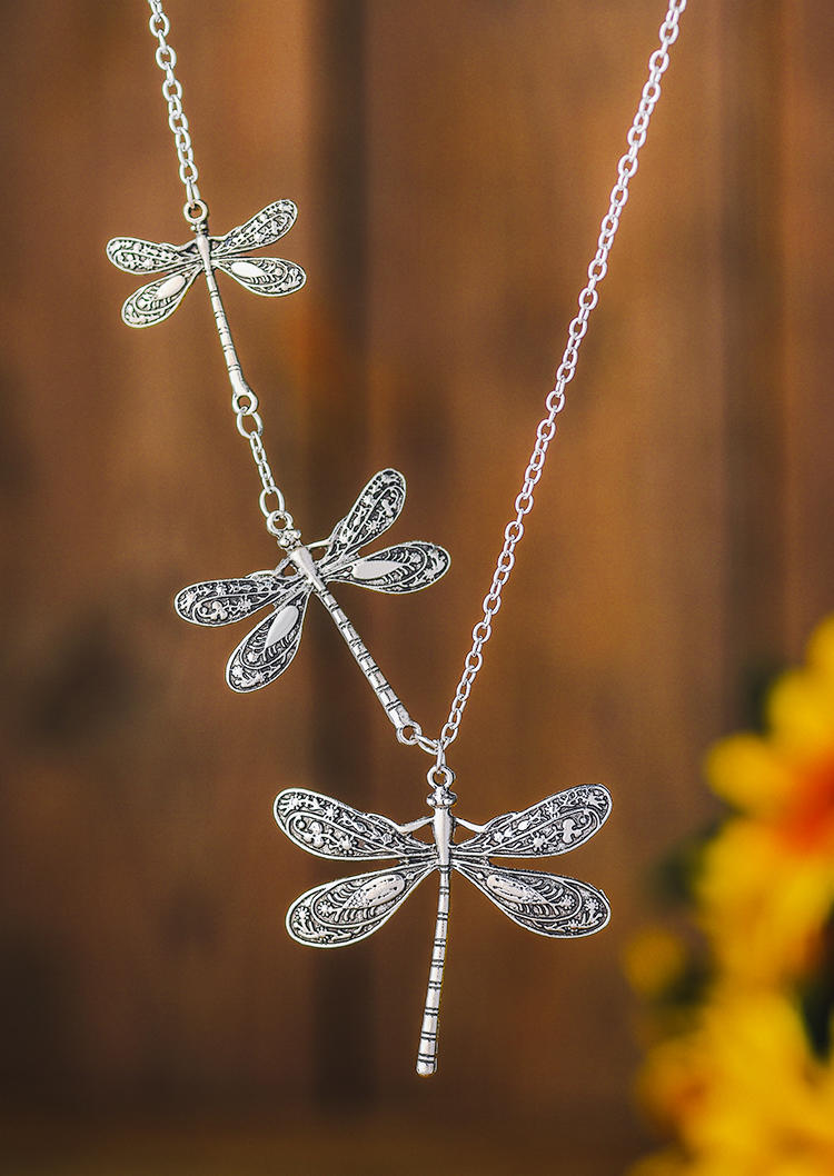 Necklaces Dragonfly Asymmetric Alloy Necklace in Silver. Size: One Size