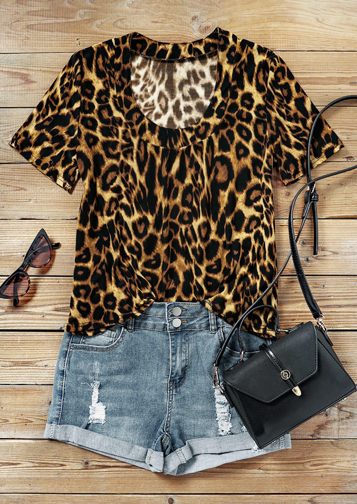 

Blouses Leopard Short Sleeve Blouse in Leopard. Size: ,M,L,XL