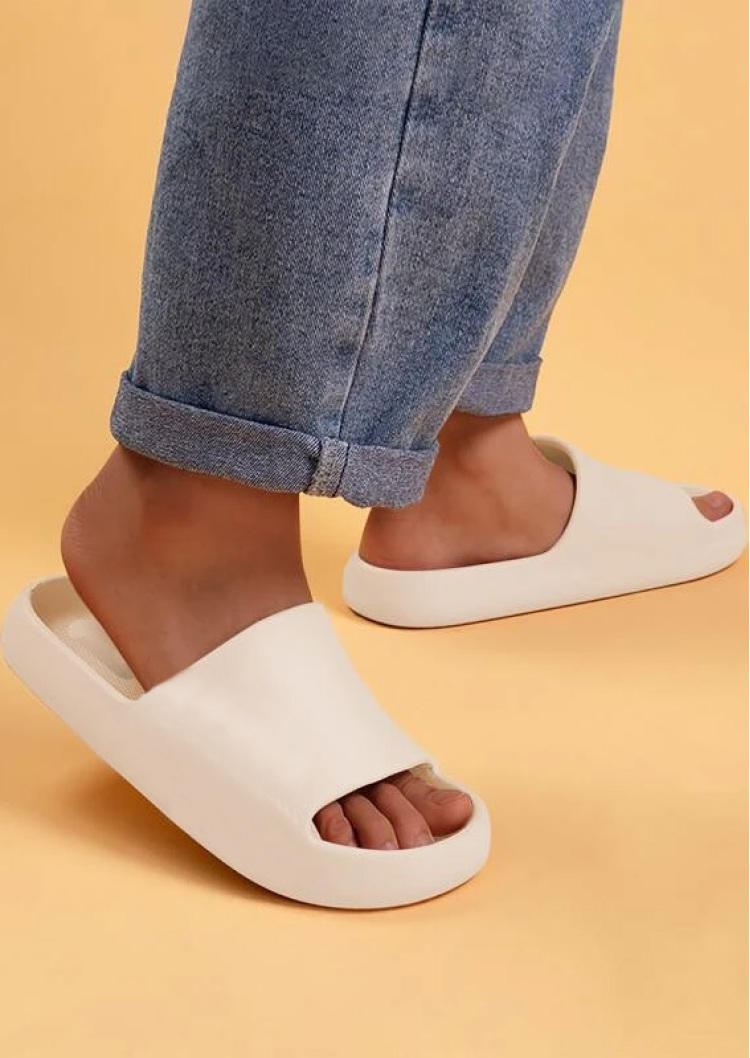 

Slippers Round Toe Flat Slippers in Beige. Size: ,38,39,40,41