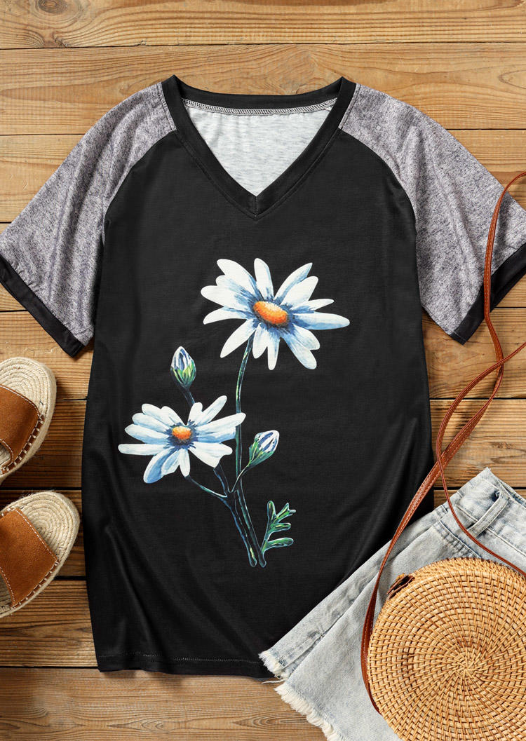 

T-shirts Tees Daisy Short Sleeve V-Neck T-Shirt Tee in Black. Size